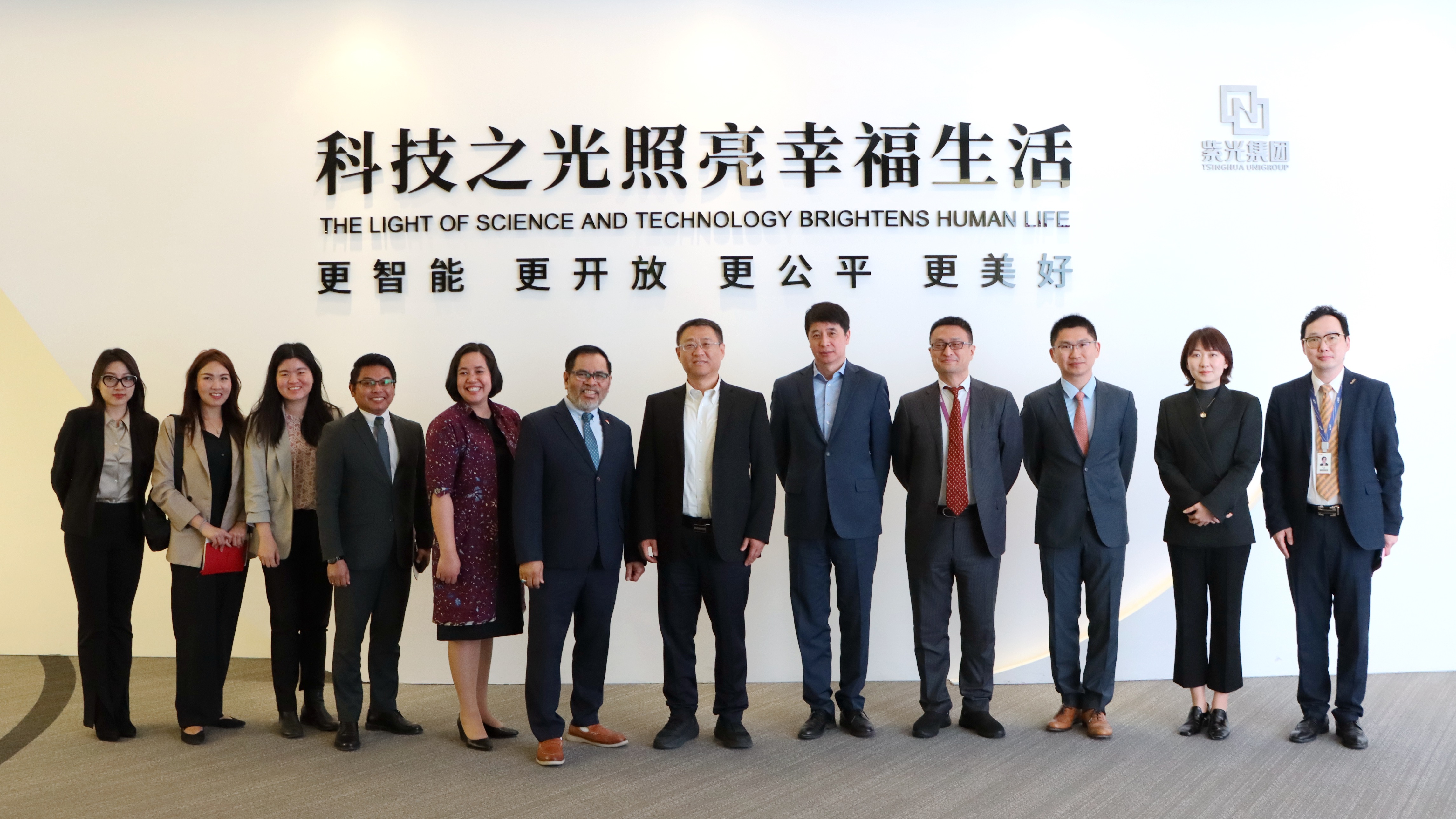 印尼驻华大使周浩黎一行到访申博太阳城集团